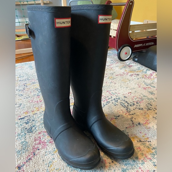 Hunter Shoes - Hunter boots tall matte black, size 6 men’s, 7 women’s.